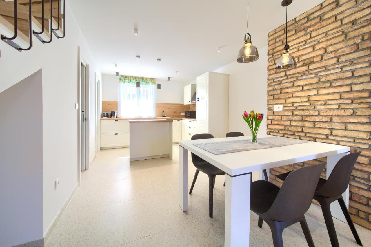 Apartman Placa Njivice Εξωτερικό φωτογραφία